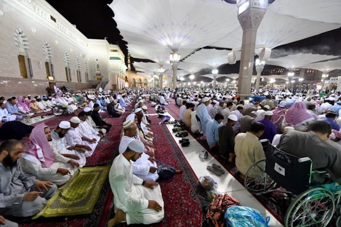 المسجد النبوي الشريف.. أعداد هائلة من المصلين في رمضان